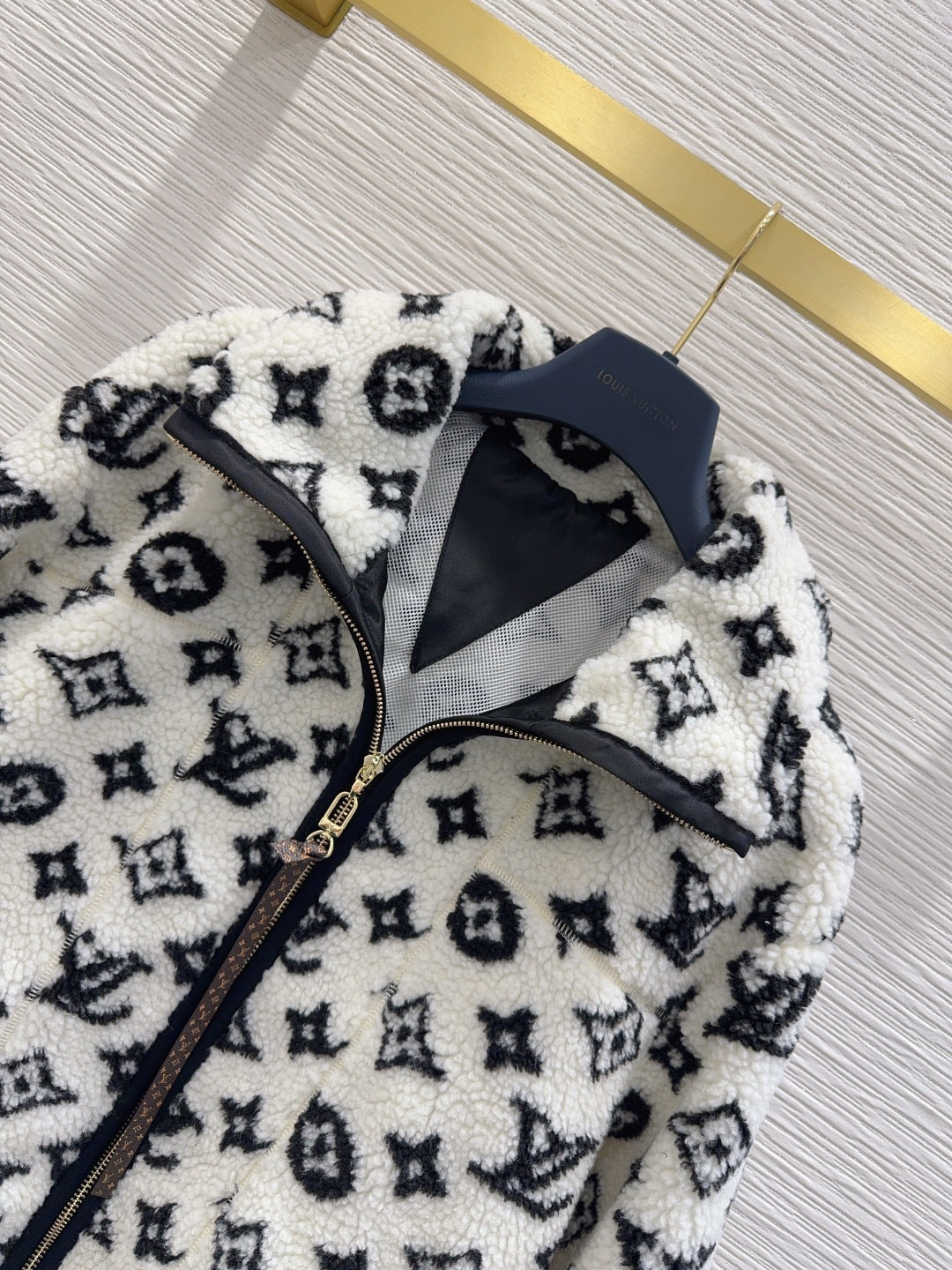 Lou 25fw hooded Teddy Sheepskin Jacket