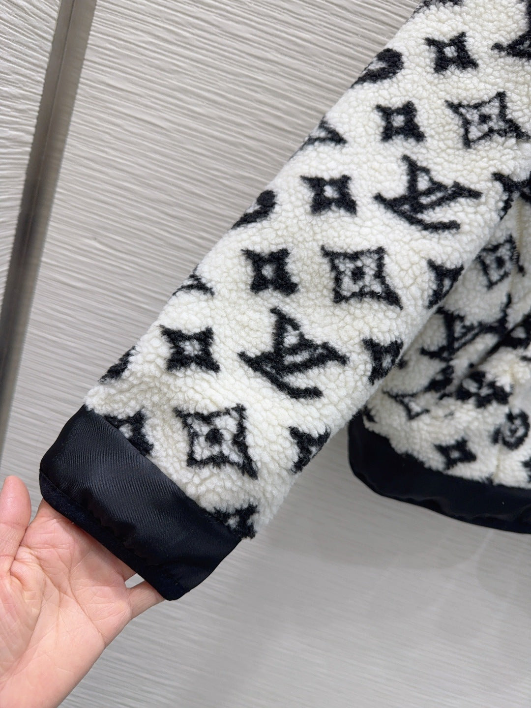 Lou 25fw hooded Teddy Sheepskin Jacket