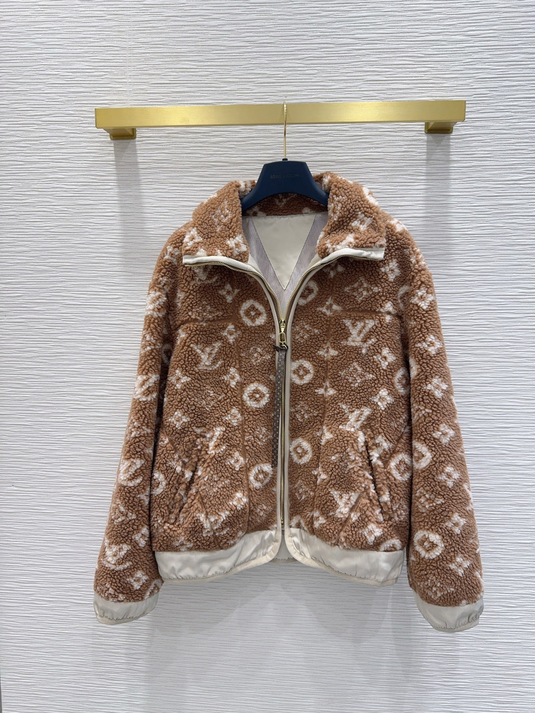 Lou 25fw hooded Teddy Sheepskin Jacket
