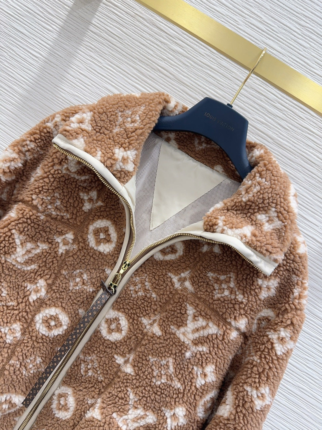 Lou 25fw hooded Teddy Sheepskin Jacket