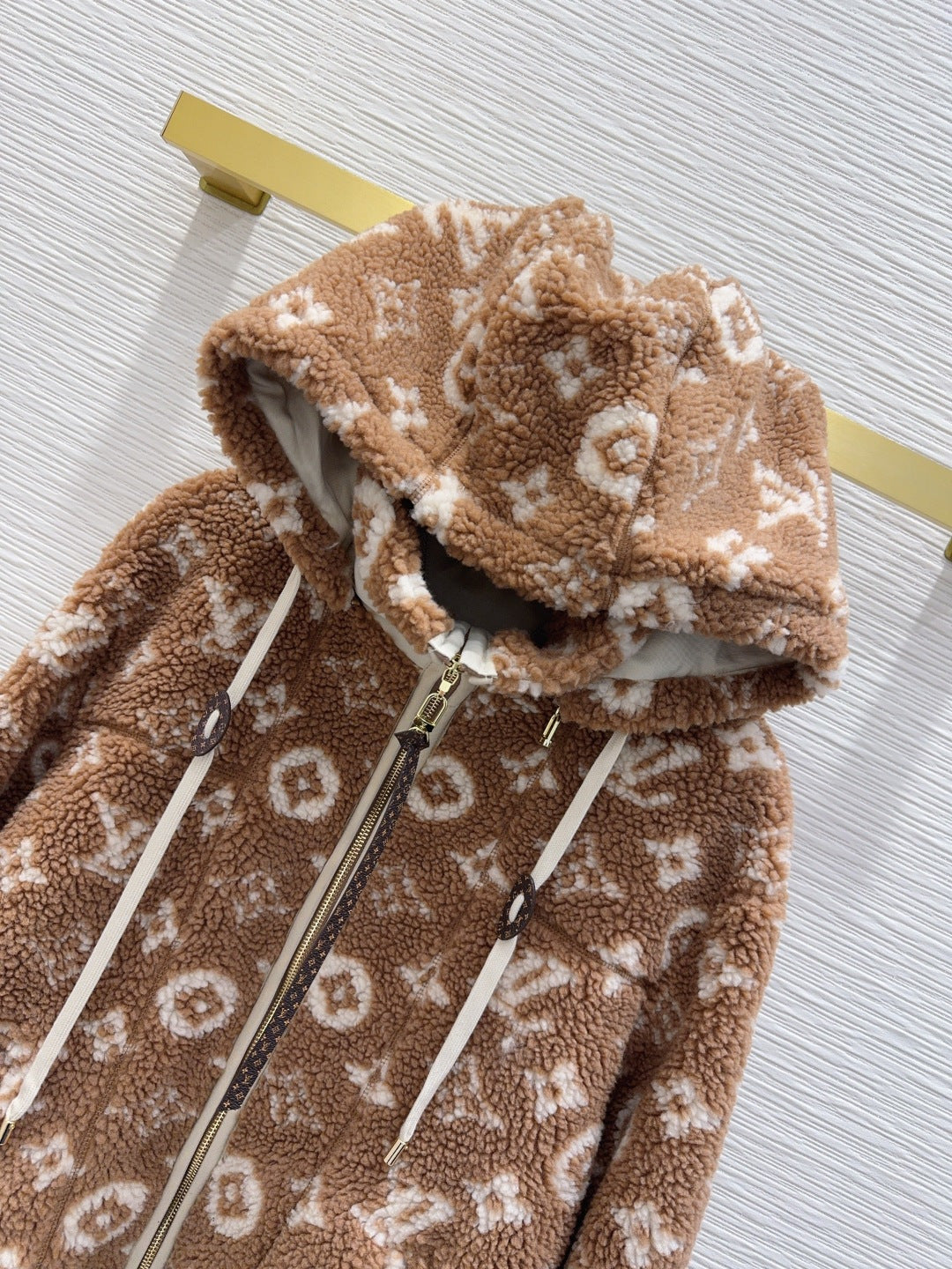 Lou 25fw hooded Teddy Sheepskin Jacket