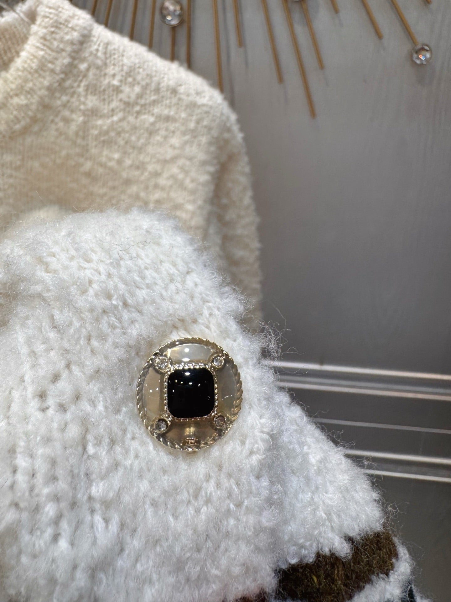 Cha**25N ski collection white knit cardigan