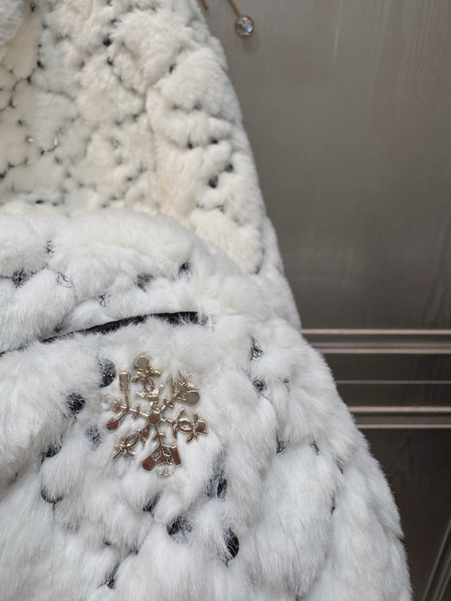 Cha**25N ski series sequined plush jacket