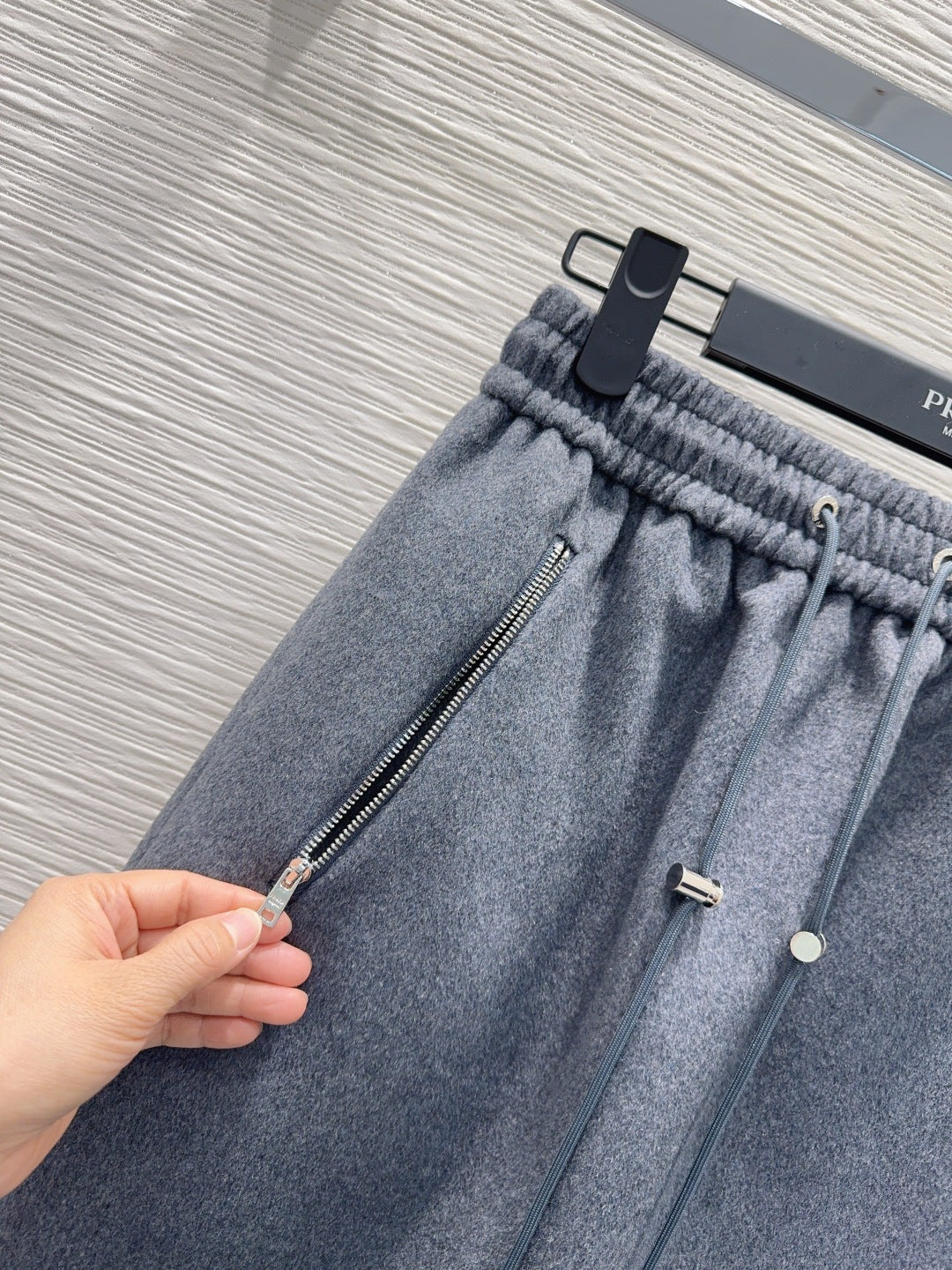 Pra 25fw the latest trendy midi skirt: classic and stylish.