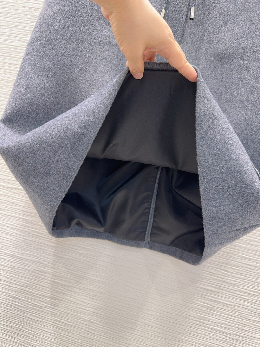 Pra 25fw the latest trendy midi skirt: classic and stylish.