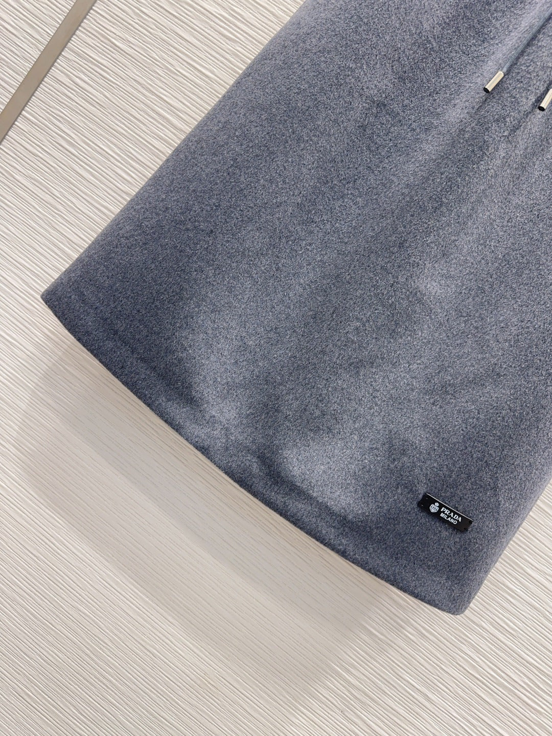 Pra 25fw the latest trendy midi skirt: classic and stylish.