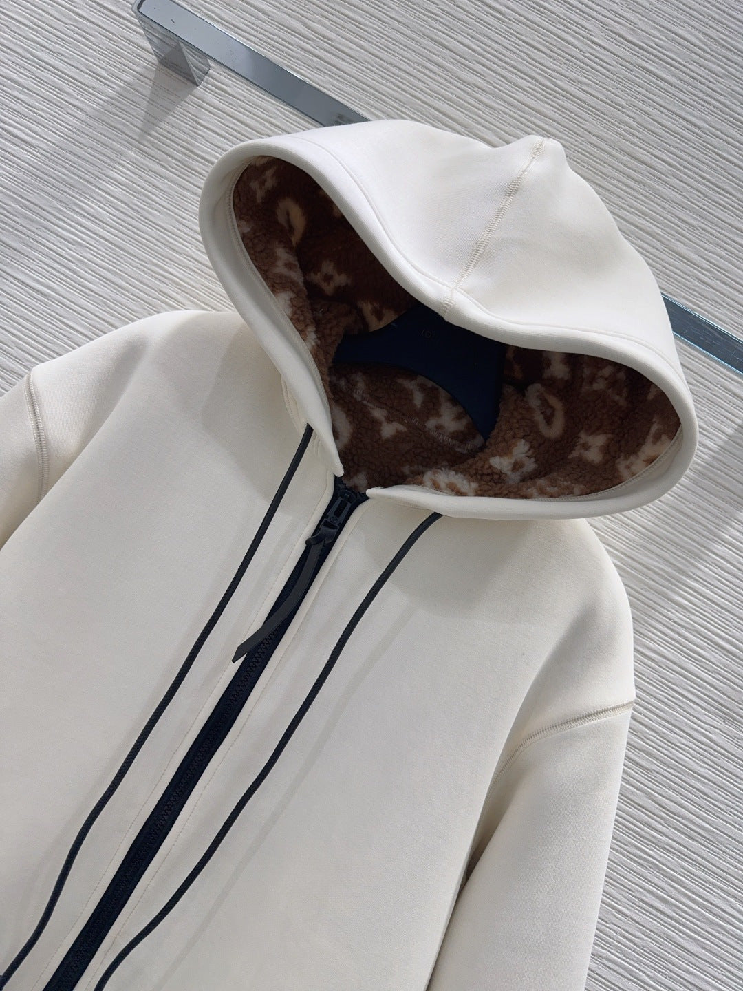 Loe 25fw comfortable lamb wool coat