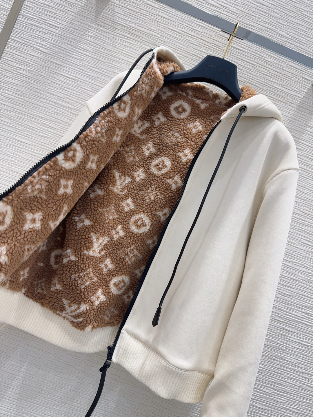 Loe 25fw comfortable lamb wool coat