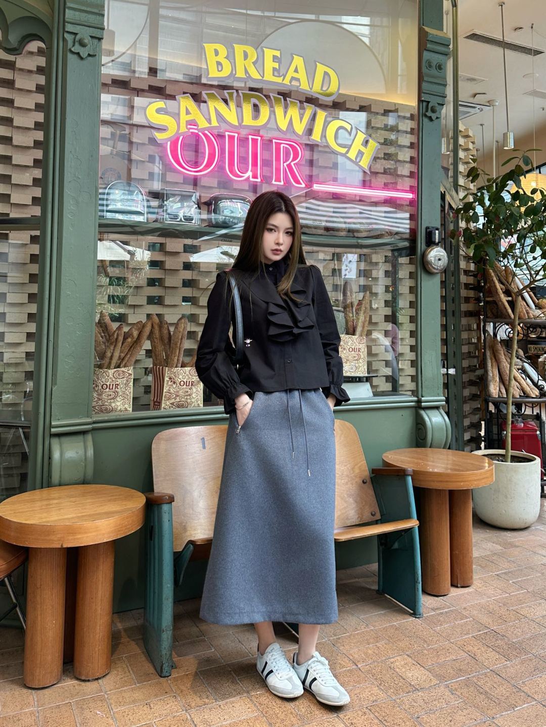Pra 25fw the latest trendy midi skirt: classic and stylish.