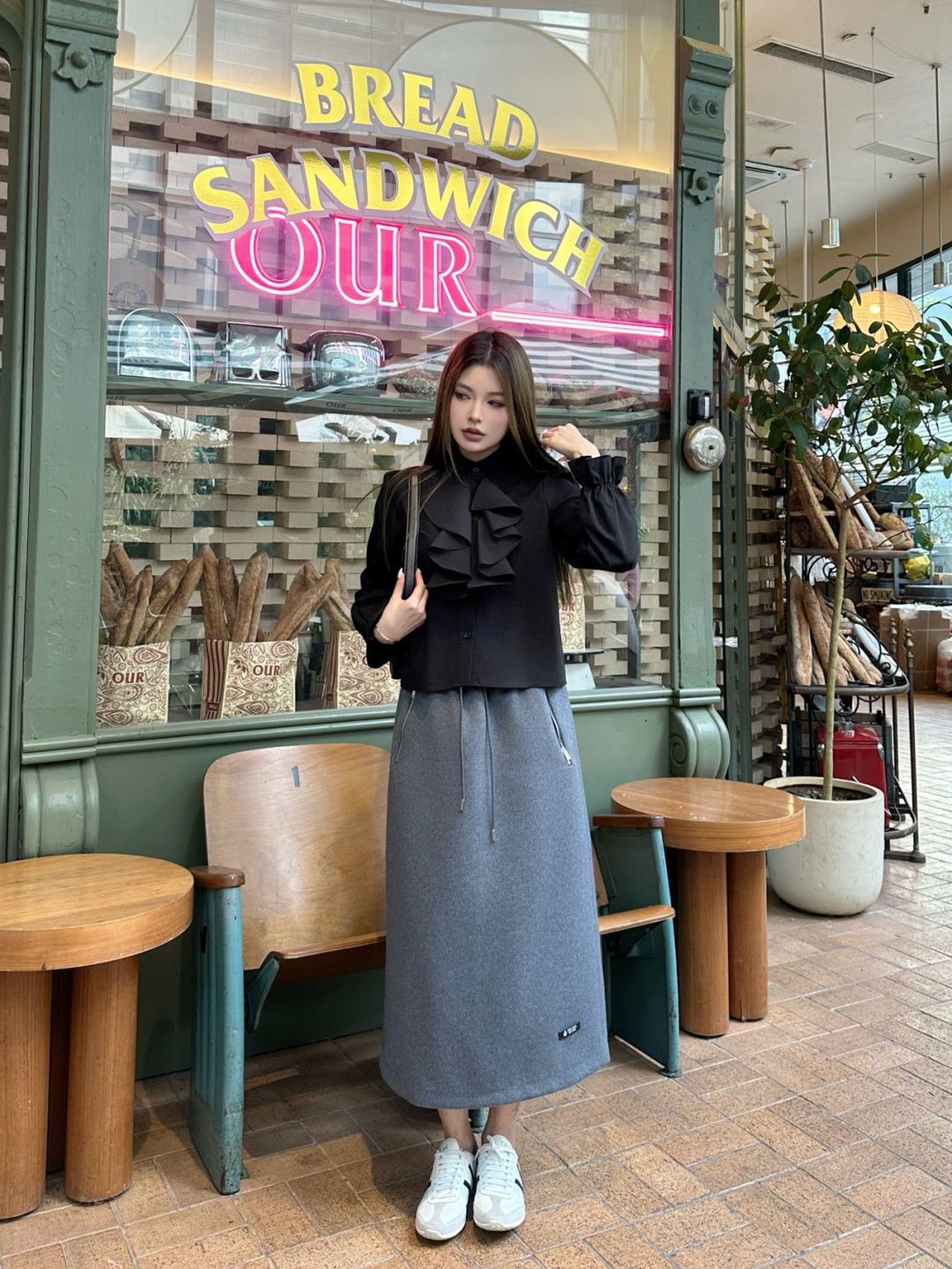 Pra 25fw the latest trendy midi skirt: classic and stylish.